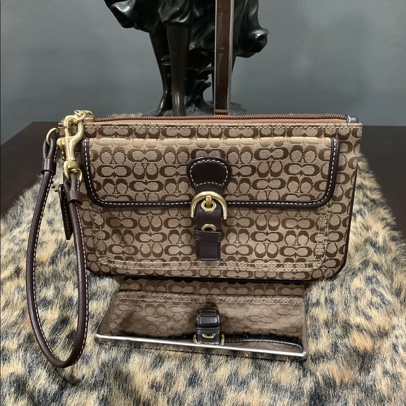 COACH CONVERTIBLE WRISTLET